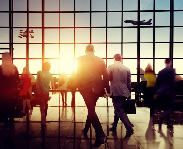 Gente de negocios corriendo en avión — Foto de Stock