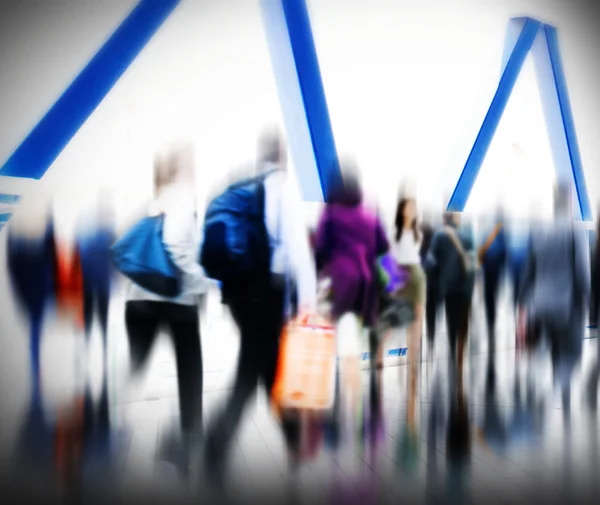 Persone nell'ora di punta al terminal — Foto Stock