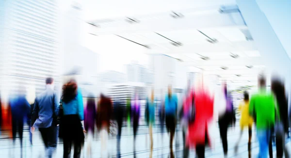 Gente de negocios en Rush hora caminando — Foto de Stock