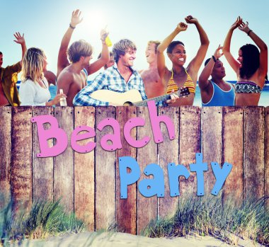 Grup insanlar ve Beach Party kavramının