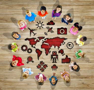 Çok ırklı grup çocuk ile Dünya Haritası