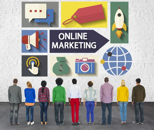 Diversas pessoas e Marketing Online — Fotografia de Stock