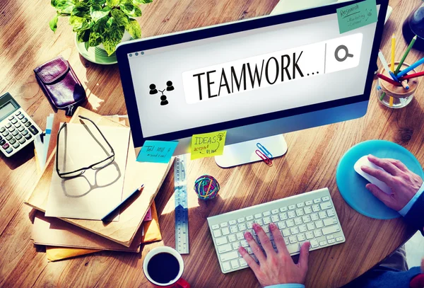 Teamwork koncept på dator — Stockfoto