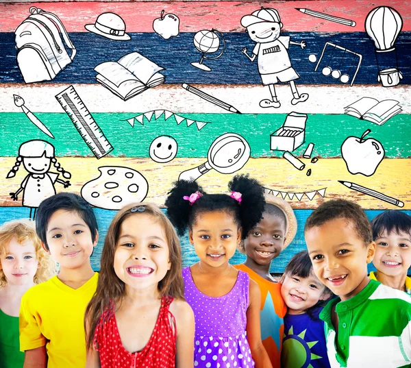 Onderwijs Concept met groep multi-etnisch kinderen — Stockfoto