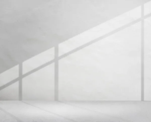 Уголок бетонной комнаты с тенью — стоковое фото
