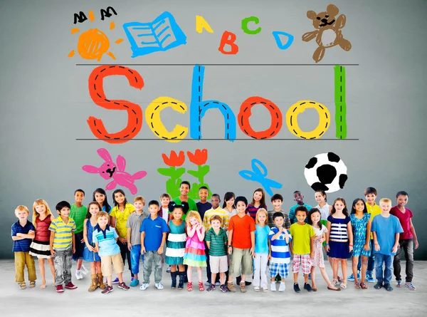 Conceito de Educação com Grupo de Crianças Multiétnicas — Fotografia de Stock