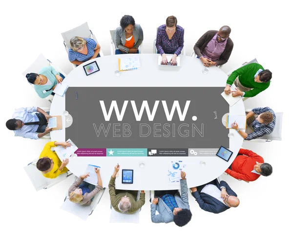 Menschen diskutieren über Webdesign — Stockfoto