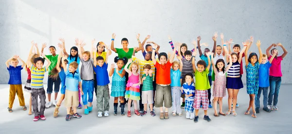 Група багатоетнічне дітей — стокове фото