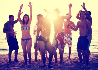 İnsanlar Beach partide dans