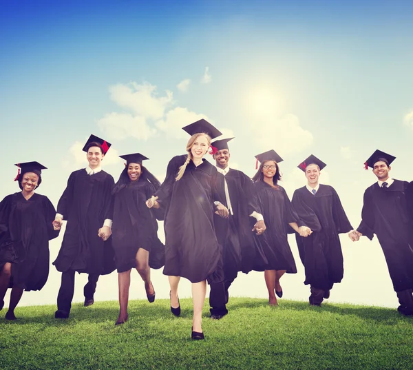 Studenten vieren afstuderen — Stockfoto