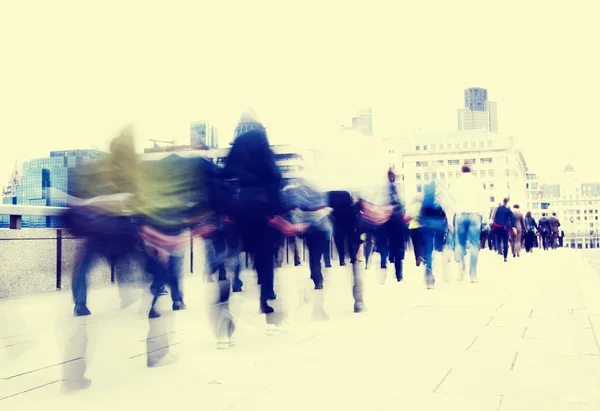 Gente de negocios caminando en Rush Hour —  Fotos de Stock