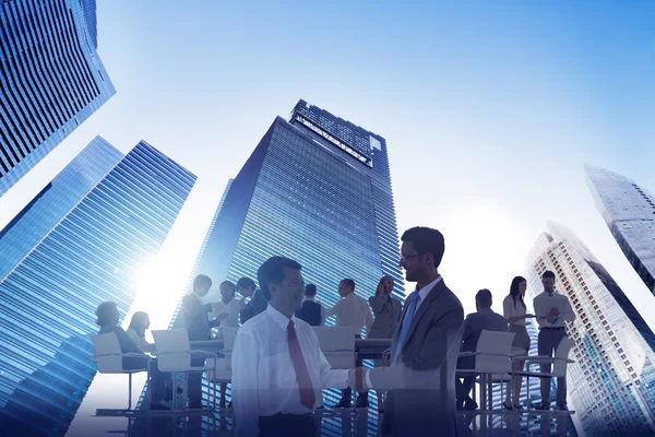 Business people on the background of skyscrapers — Stok fotoğraf