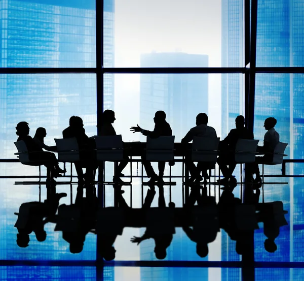 Zakenmensen bij een vergadering in functie — Stockfoto