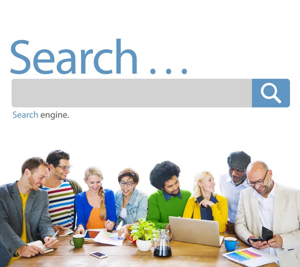 Pessoas que discutem sobre Search Browse — Fotografia de Stock