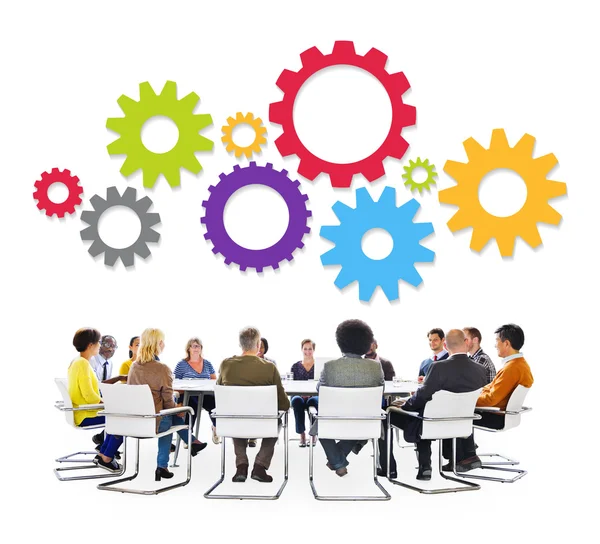 Teamwork van multi-etnische mensen in een vergadering — Stockfoto