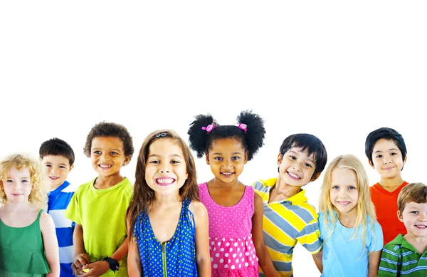 Groep van multi-etnische kinderen — Stockfoto