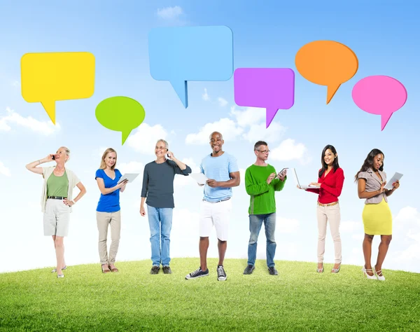 People on the field with speech bubbles — Stock Photo, Image