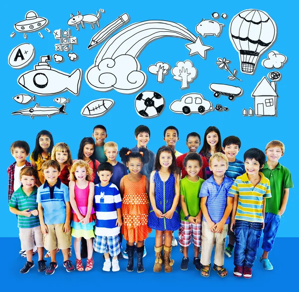 Hobby concetto con gruppo di bambini multietnici — Foto Stock