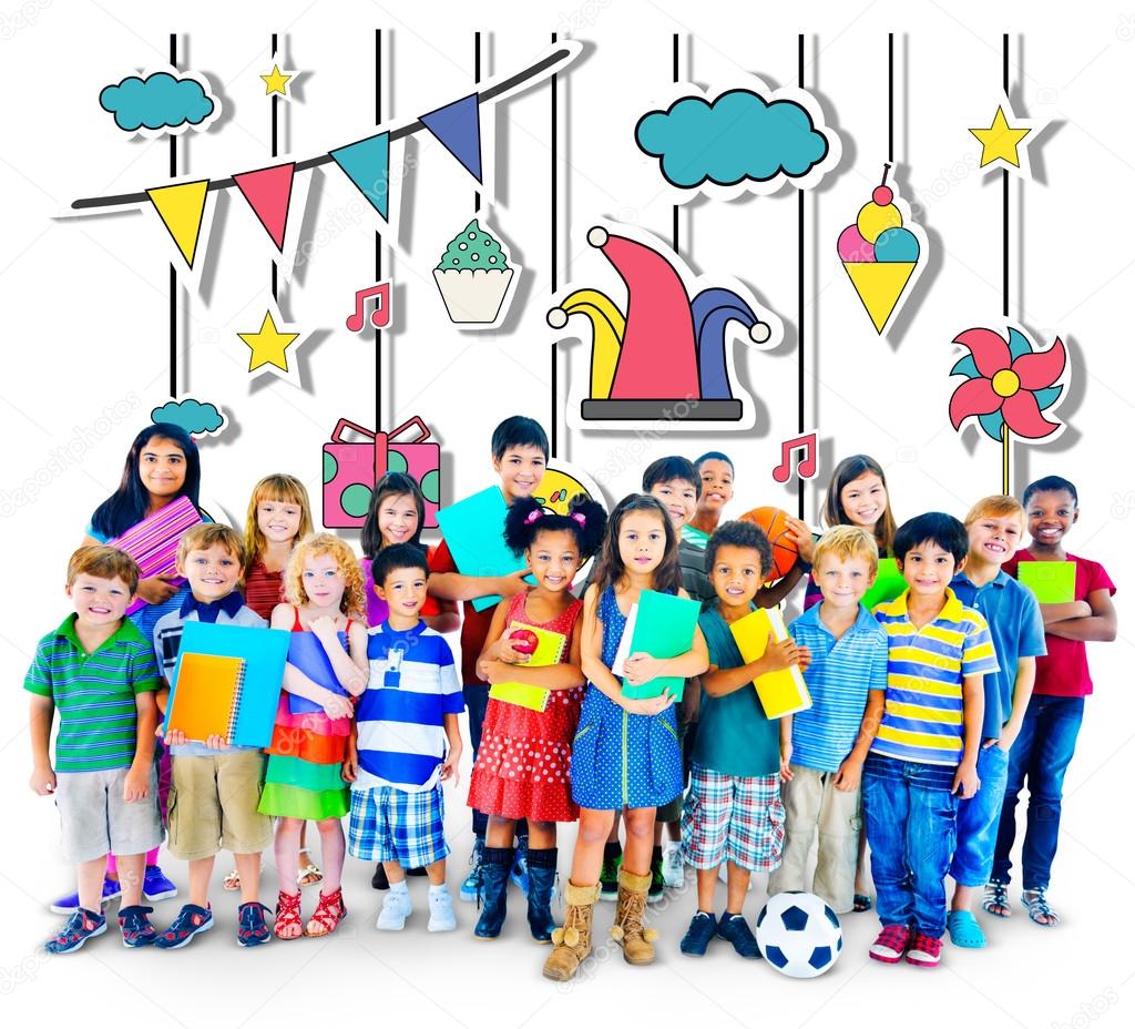 Concetto di divertimento con un gruppo di bambini multietnici — Foto di Rawpixel Trova immagini simili