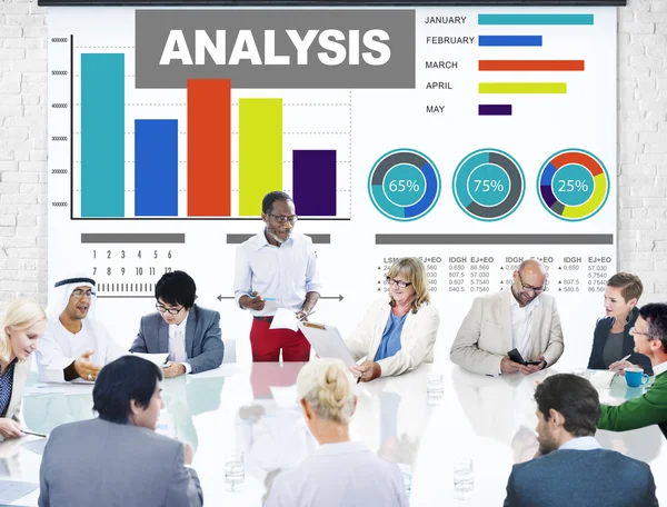 Analys analysera information bar graph data statisitc koncept — Stockfoto