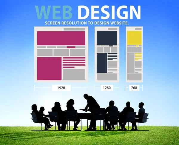 웹 디자인에 대해 논의 하는 사람들 — 스톡 사진