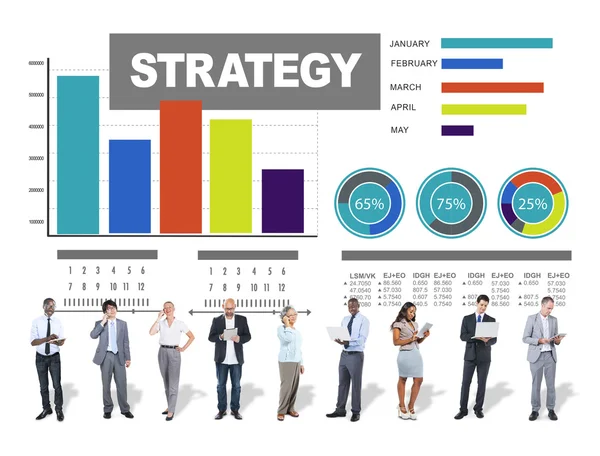 Pessoas diversas e dados de estratégia — Fotografia de Stock