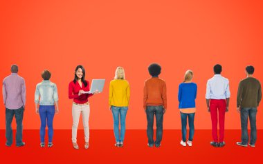 Farklı gülümseyen insanlar kavramı