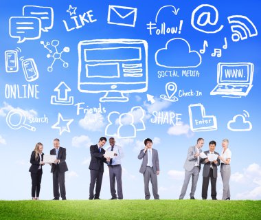 Çok ırklı grup iş adamları ve sosyal medya