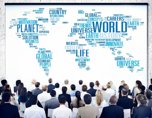 Människor på seminarium om världen globalisering — Stockfoto