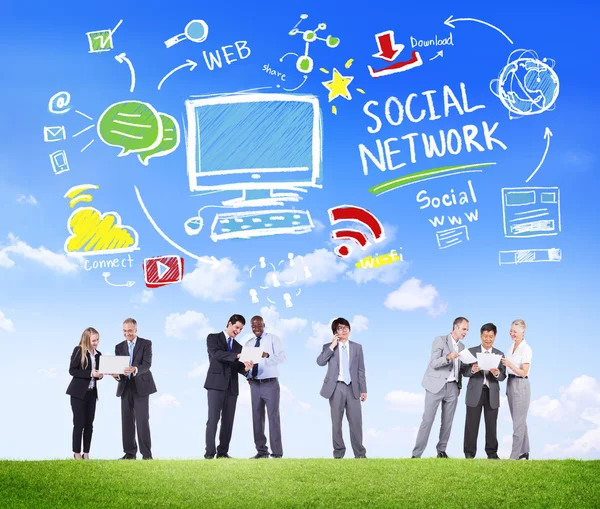 Pessoas de negócios e rede social — Fotografia de Stock