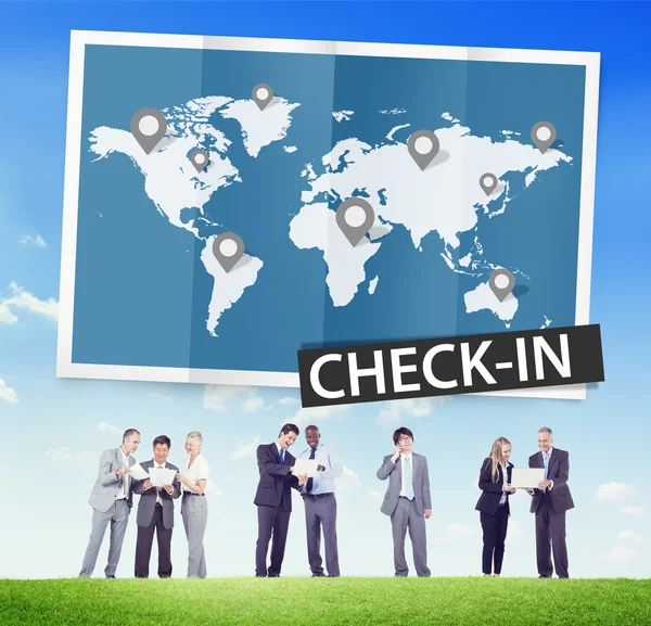 Personas discutiendo sobre Check In — Foto de Stock