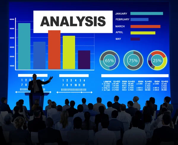 Människor på seminariet om analys — Stockfoto