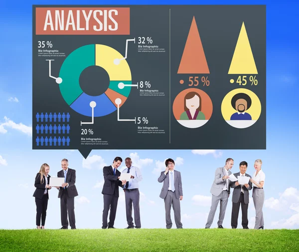 Mensen uit het bedrijfsleven en analyse marketingconcept — Stockfoto