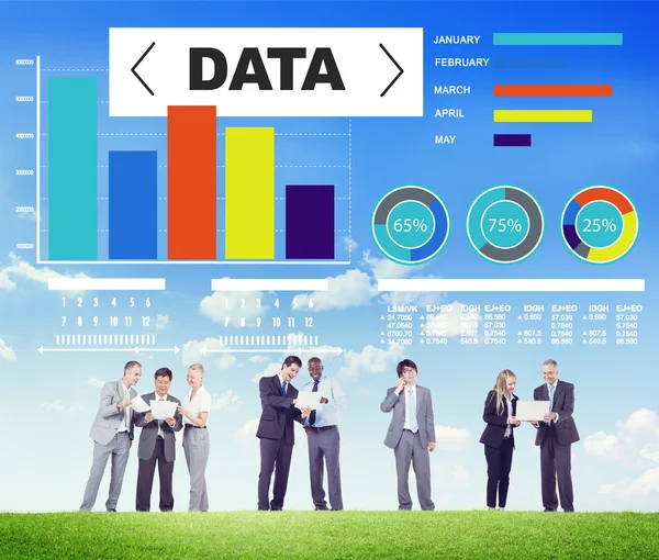 Gente de negocios y análisis de datos —  Fotos de Stock