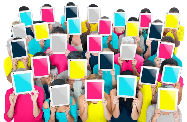Pessoas com Digital Tablets pc cobrindo seus rostos — Fotografia de Stock