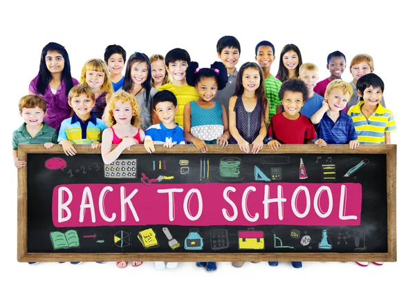 Voltar à escola Conceito com grupo de crianças — Fotografia de Stock