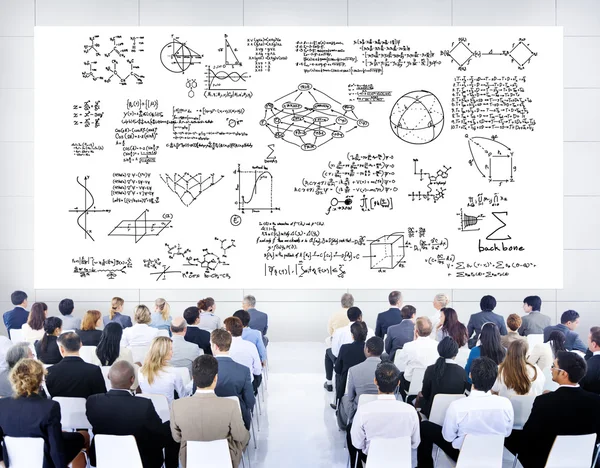 Personas en el seminario con Fórmula Matemáticas —  Fotos de Stock