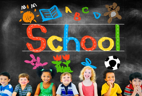 Concetto educativo con gruppo di bambini — Foto Stock