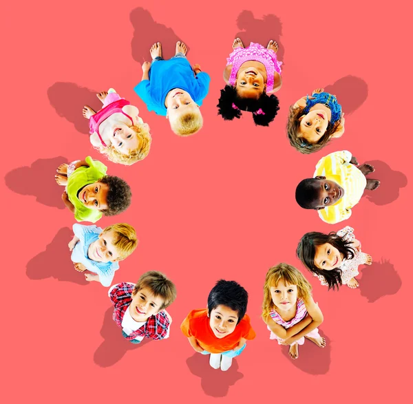 Grupo de niños multiétnicos —  Fotos de Stock