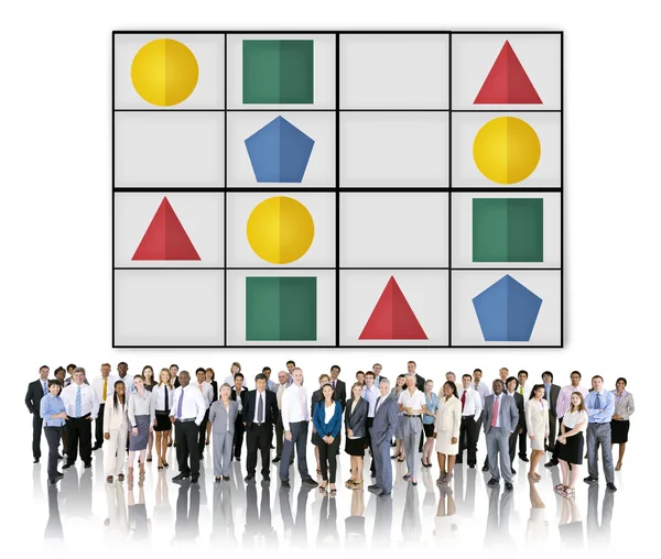 Diverse Menschen und Sudoku-Rätsel — Stockfoto