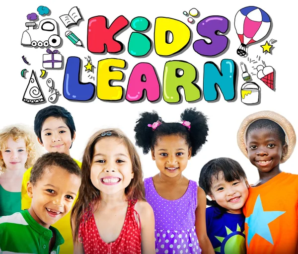 Kids Learn koncepció gyerekekkel — Stock Fotó