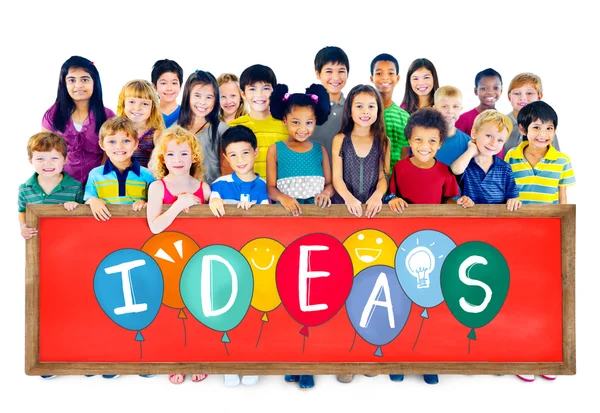 Ideenfindung mit Kindergruppe — Stockfoto