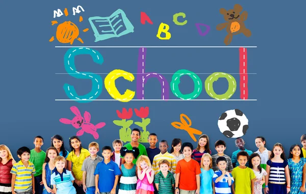 Concetto educativo con gruppo di bambini — Foto Stock