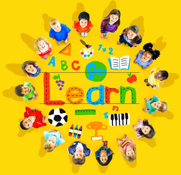 Learn concept with group of children — Stock Photo, Image