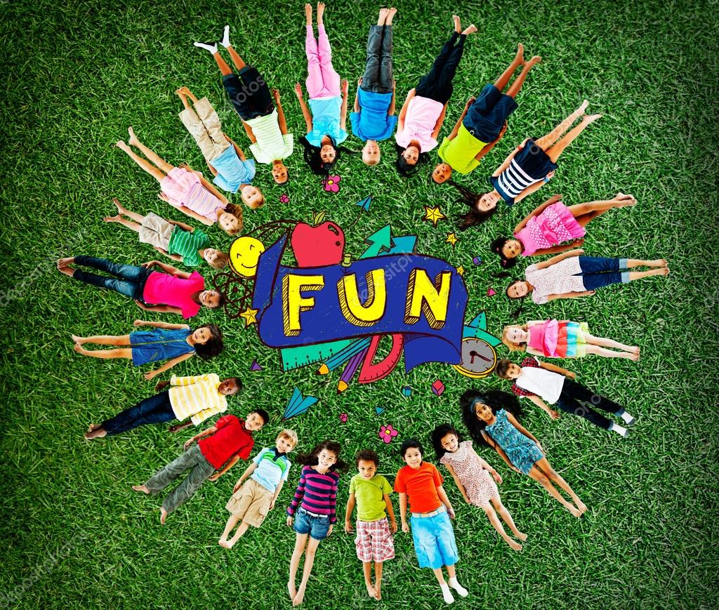 Concetto di formazione con un gruppo di bambini multietnici — Foto Stock