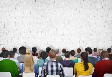 Seminer sırasında insanlara brickwall yakın