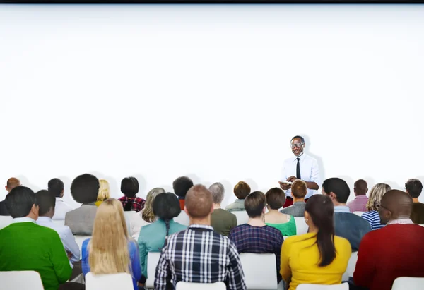 Persone che imparano durante il seminario — Foto Stock