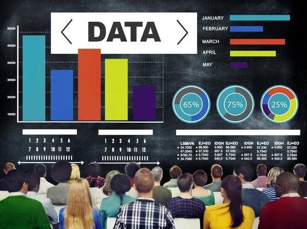 Insanlar ve veri analitik grafikler kavramı — Stok fotoğraf