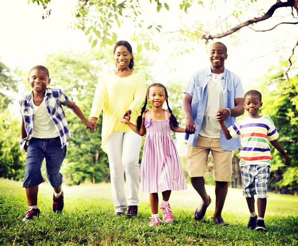 Felice Famiglia Africana durante le vacanze — Foto Stock