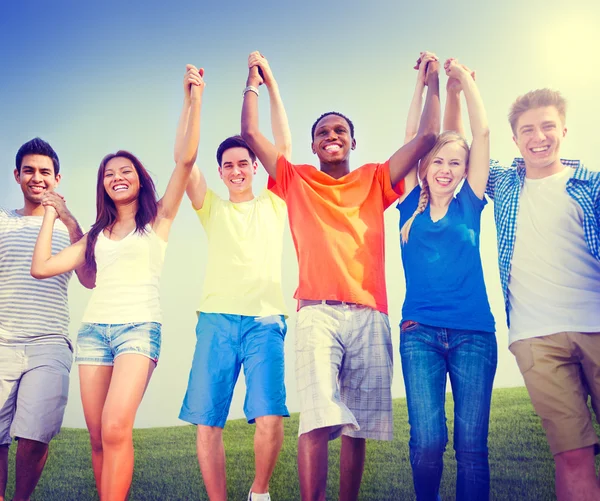 Grupo de amigos al aire libre Concepto — Foto de Stock